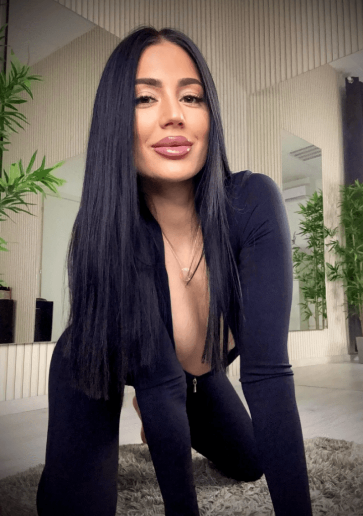 Abbela_White live on Stripchat - featured camgirl on OnlyBestCams