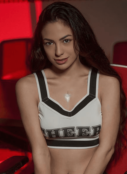 ErikaRosse live on ImLive - featured camgirl on OnlyBestCams