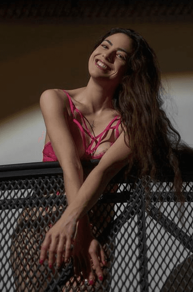 ErikaRosse live on ImLive - featured camgirl on OnlyBestCams